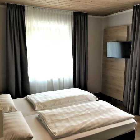 Eberl Hotel Pension Muenchen Feldmoching Bagian luar foto