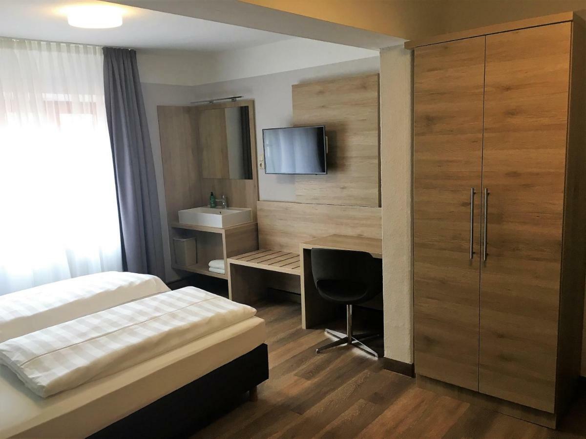 Eberl Hotel Pension Muenchen Feldmoching Bagian luar foto