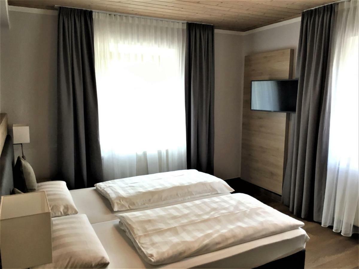 Eberl Hotel Pension Muenchen Feldmoching Bagian luar foto