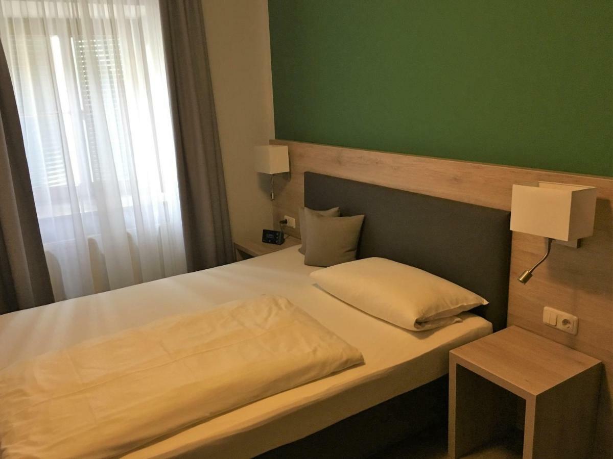 Eberl Hotel Pension Muenchen Feldmoching Bagian luar foto