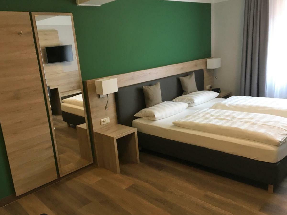 Eberl Hotel Pension Muenchen Feldmoching Bagian luar foto