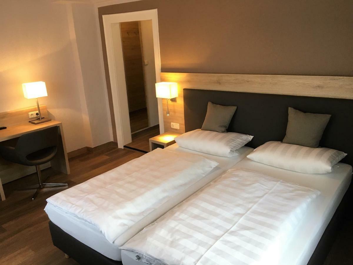 Eberl Hotel Pension Muenchen Feldmoching Bagian luar foto